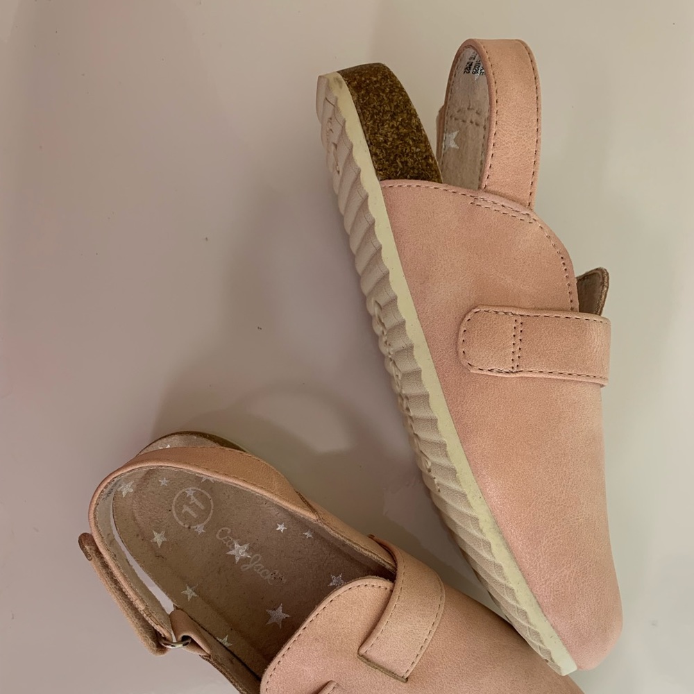 NWOT Girls Cat & Jack Pink clog! Size 11!